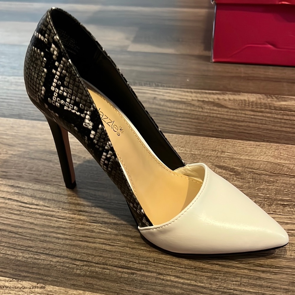 Brand new! Classic two toned